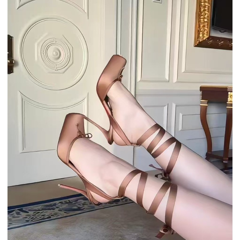 Ankle Strap Attachment - أحذية حمراء بكعب عالٍ، حذاء نسائي